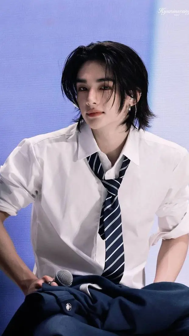 ai character: Hyunjin  background