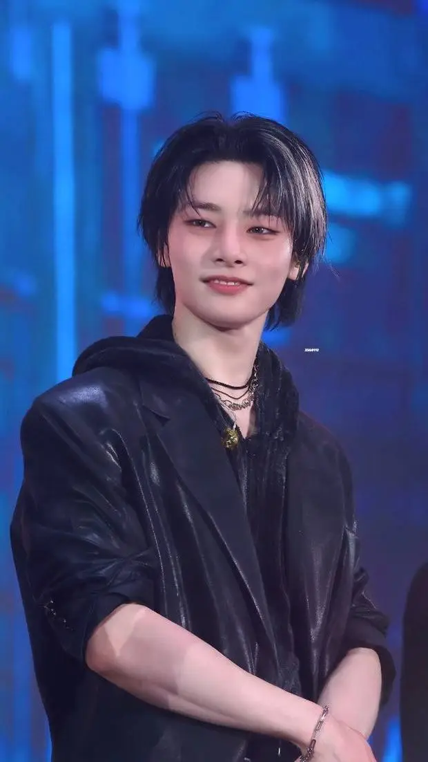 ai character: I.N (Jeongin) background