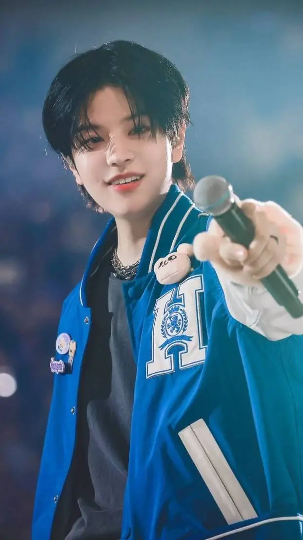 ai character: Seungmin  background