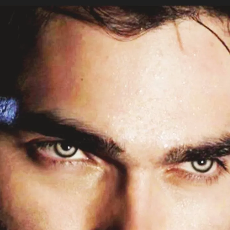 chat with ai character: Derek hale 