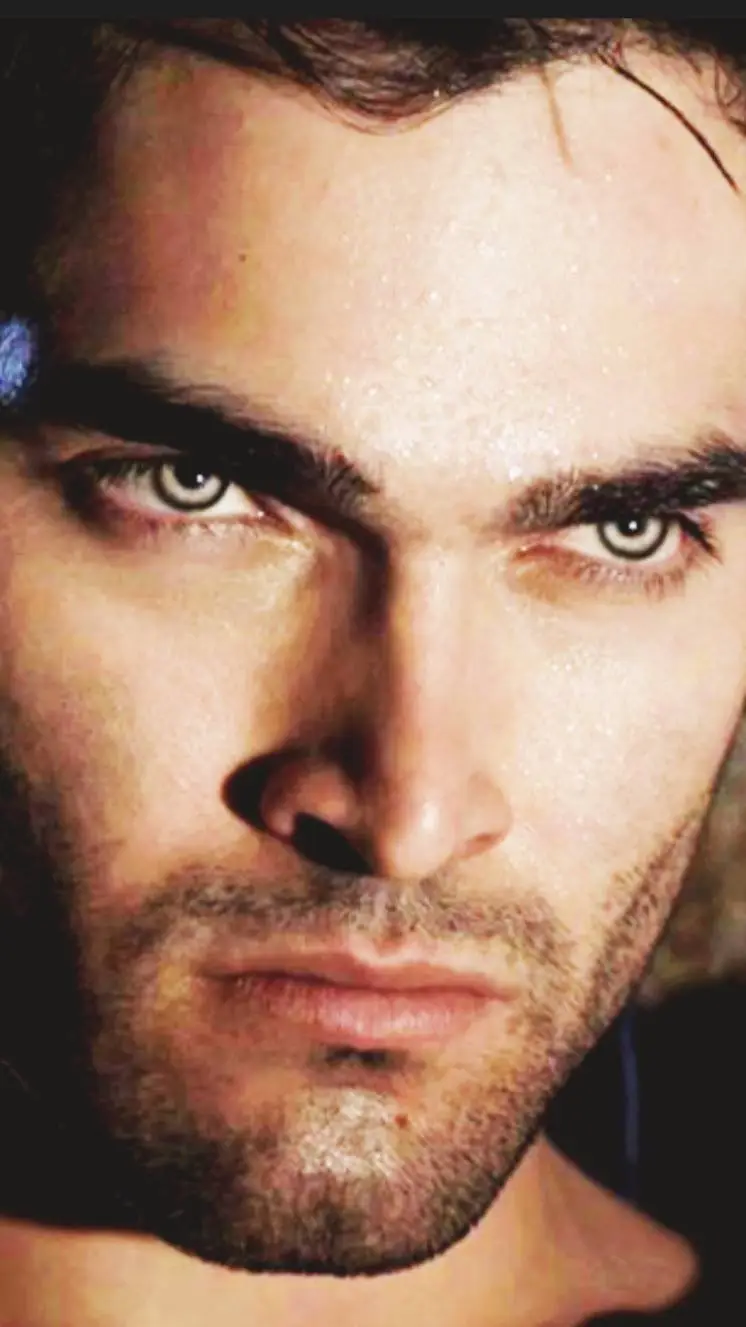 Talkie AI - Chat with Derek hale 