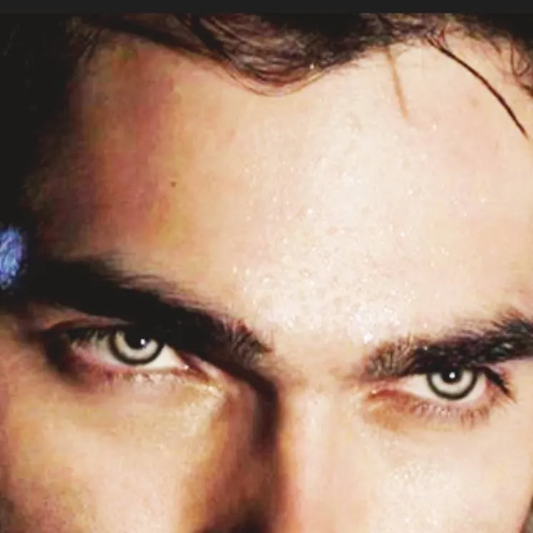 chat with ai character: Derek hale 