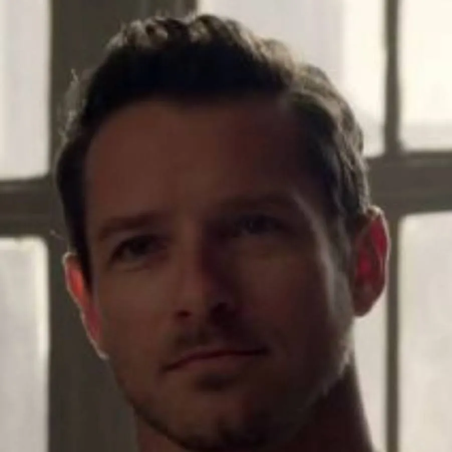 chat with ai character: peter hale 