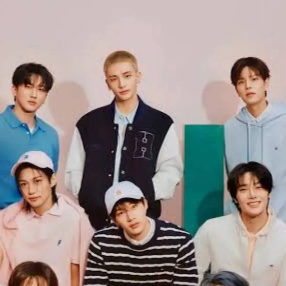 chat with ai character: ☾︎Stray Kids☽︎