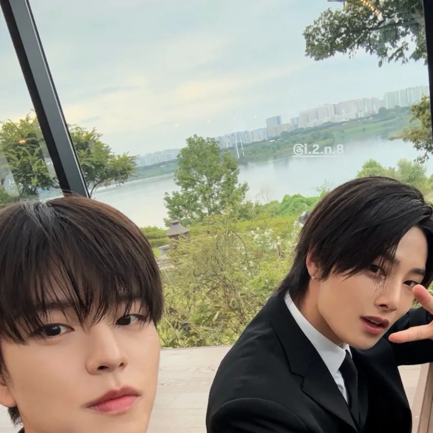 chat with ai character: Seungin🫶✨