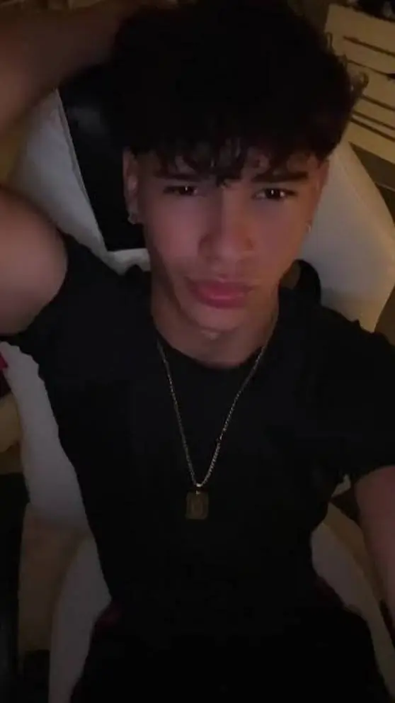 ai character: Xander background