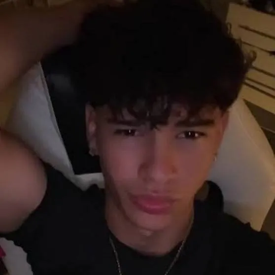 chat with ai character: Xander