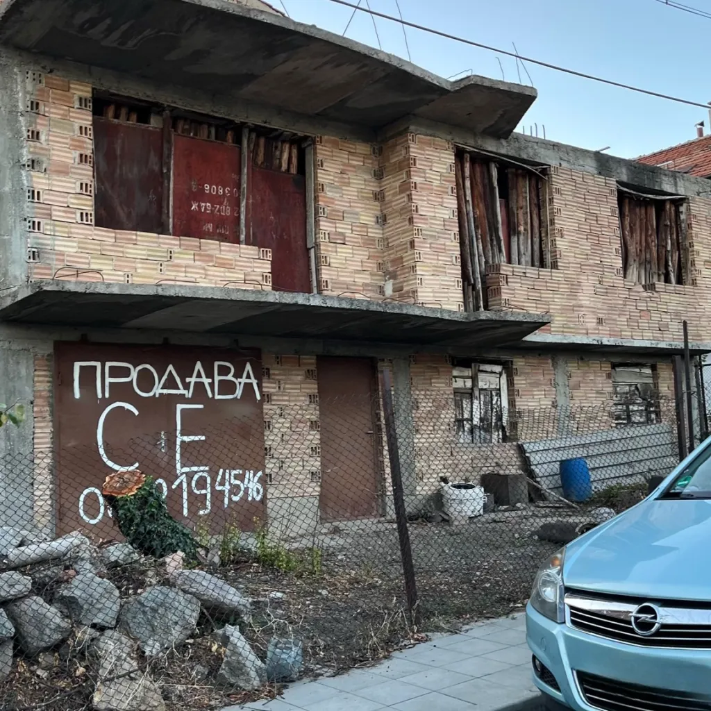 chat with ai character: Miss Ia’s “motel