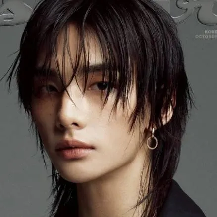 chat with ai character: Hyunjin 