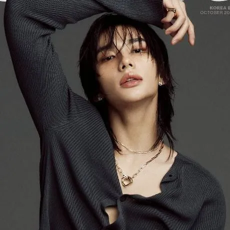 chat with ai character: Hyunjin