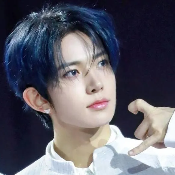 chat with ai character: 🌸Heeseung🌸