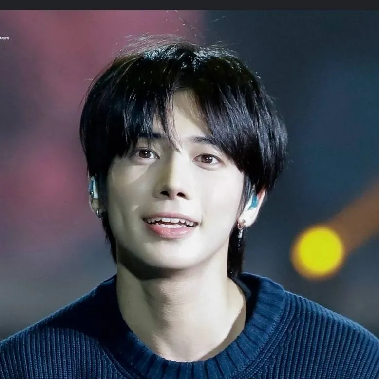 chat with ai character: 🪻Taehyun🪻