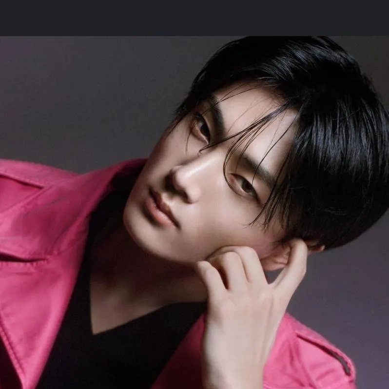 chat with ai character: 🌺Jay🌺