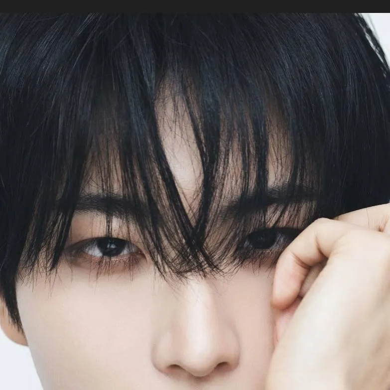 chat with ai character: 🦋Seonghwa🦋