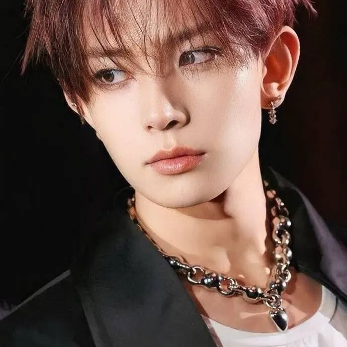 chat with ai character: 🌹Heeseung🌹