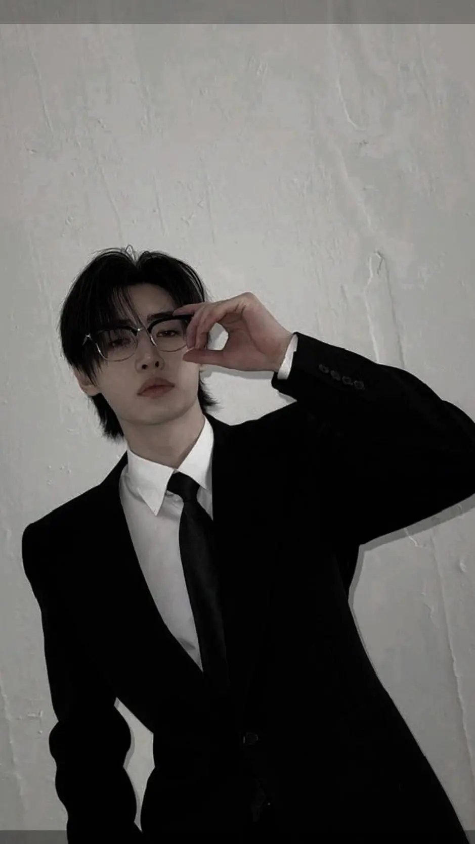 ai character: 🌹Sunghoon🌹 background