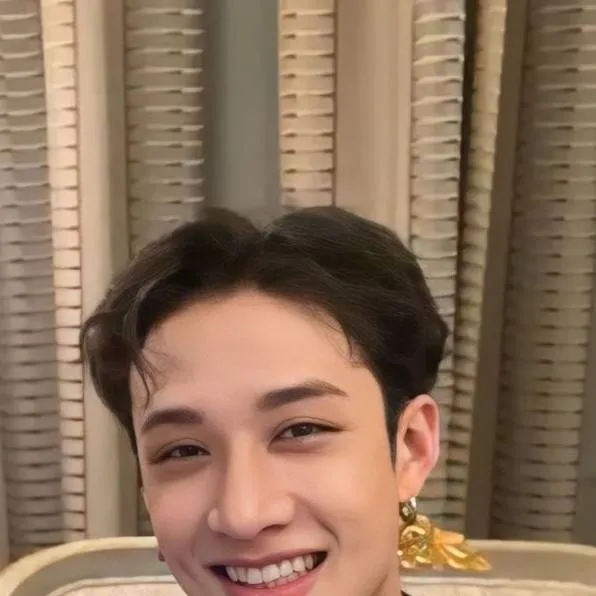 chat with ai character: CHRISTOPHER BANG