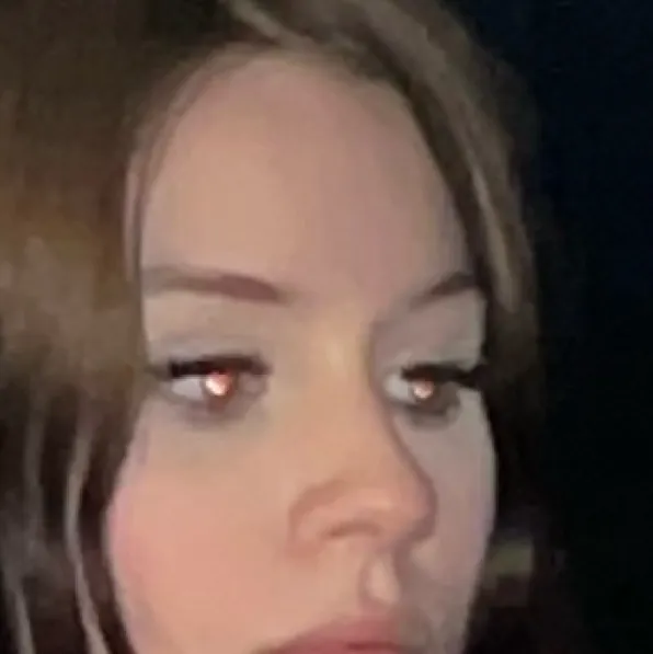 chat with ai character: Hayley