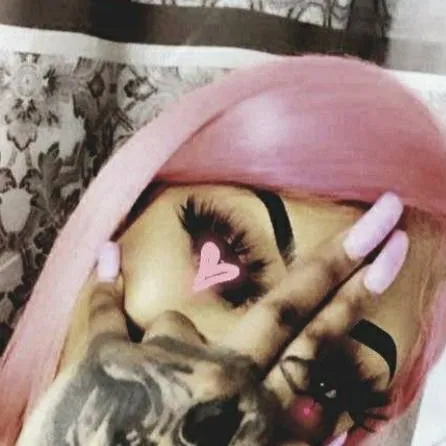 chat with ai character: Liliane 