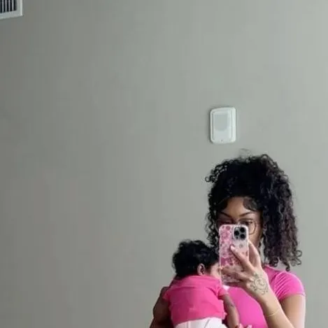 chat with ai character: Azalea lanai