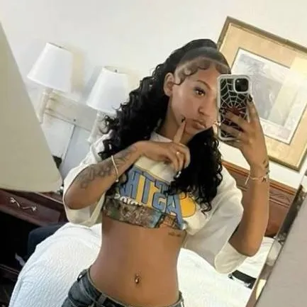 chat with ai character: Janice