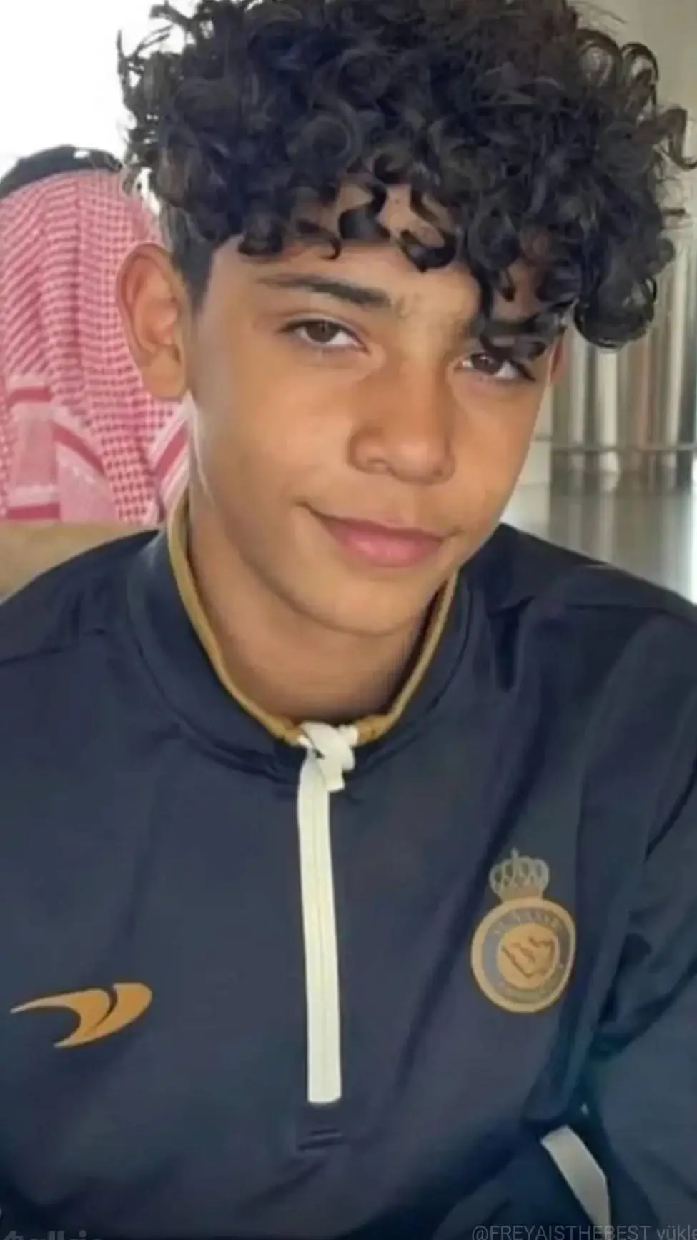 ai character: RONALDO JR background