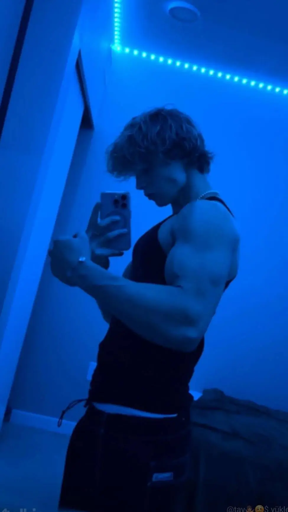 ai character: Leon background