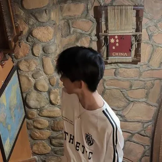 chat with ai character: Arthur