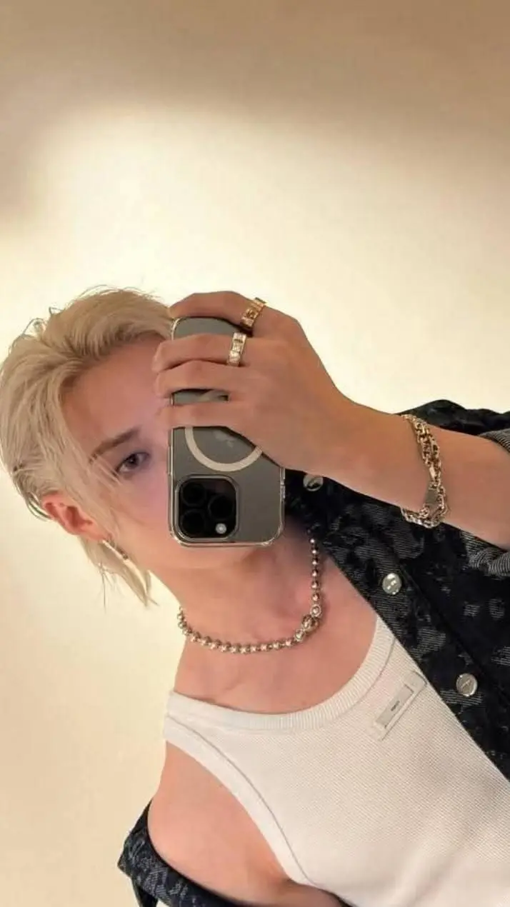 ai character: Bangchan background