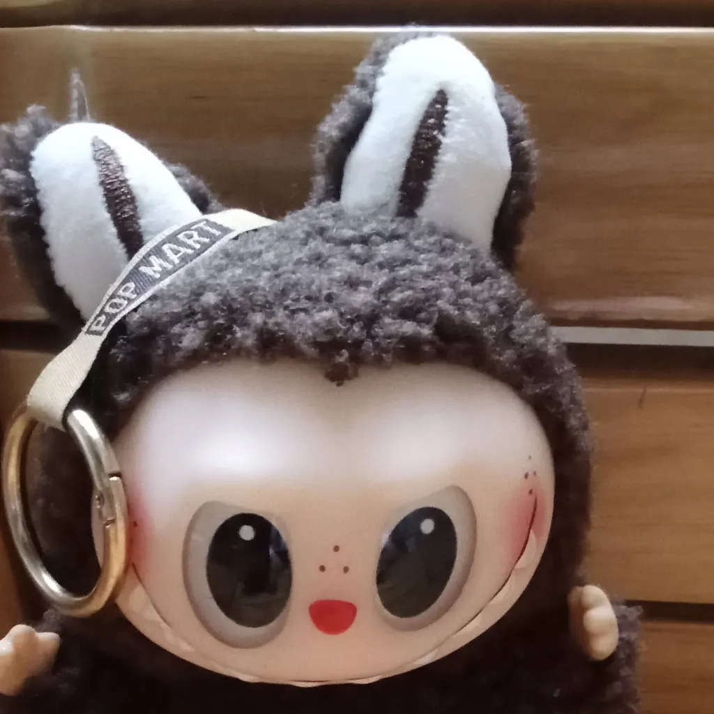 chat with ai character: SECRET LABUBU 