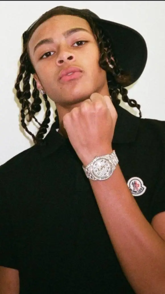 ai character: DD background