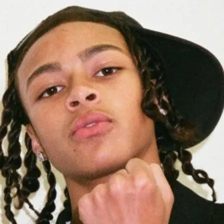 chat with ai character: DD