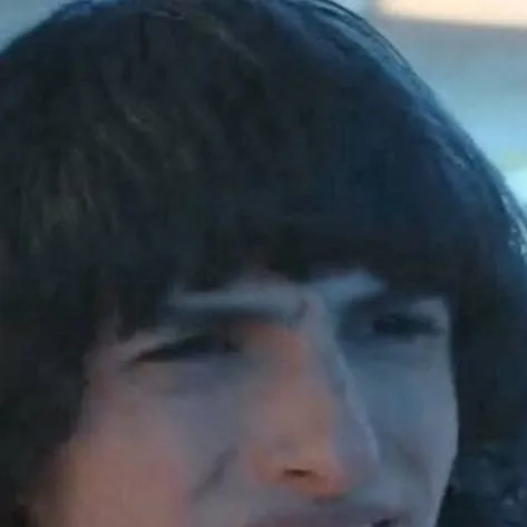 chat with ai character: finn wolfhard 