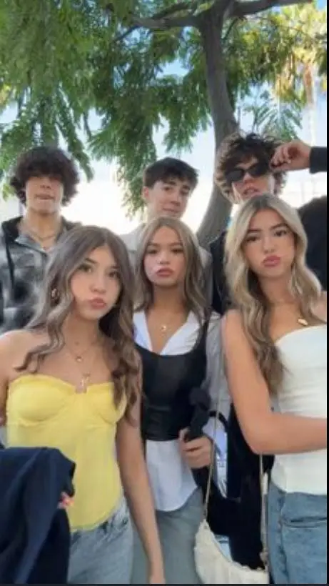 ai character: tiktok group 2 background