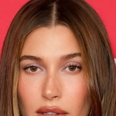 chat with ai character: Hailey Baldwin 