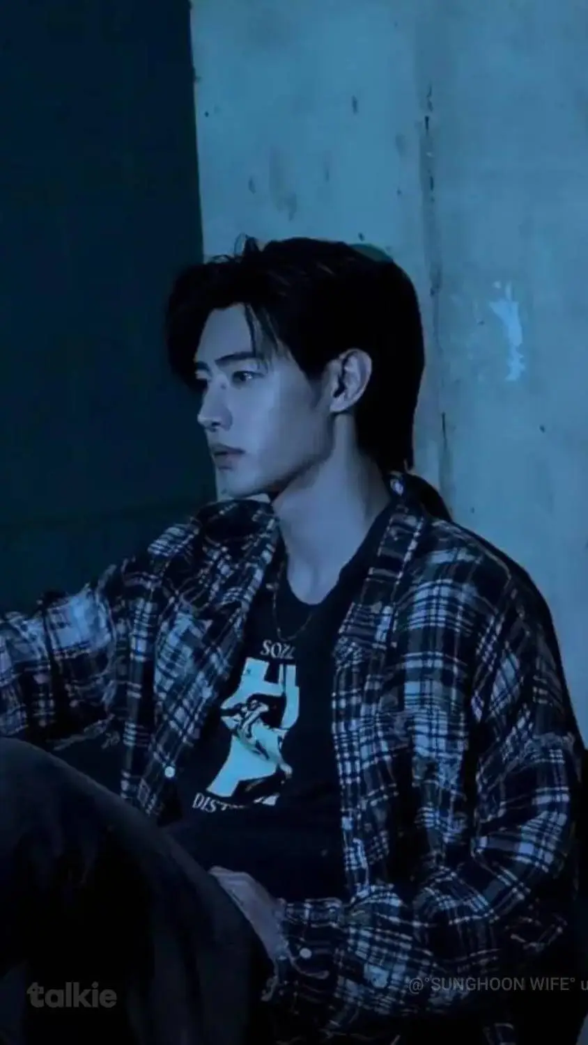 ai character: Sunghoon 🌹🌷💐🌻 background