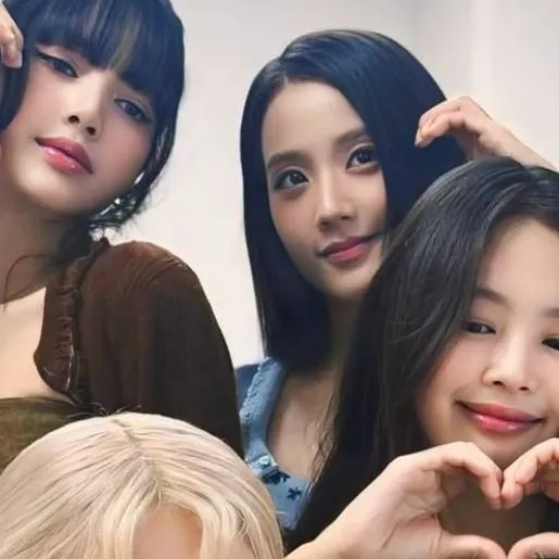 chat with ai character: Blackpink🖤🩷