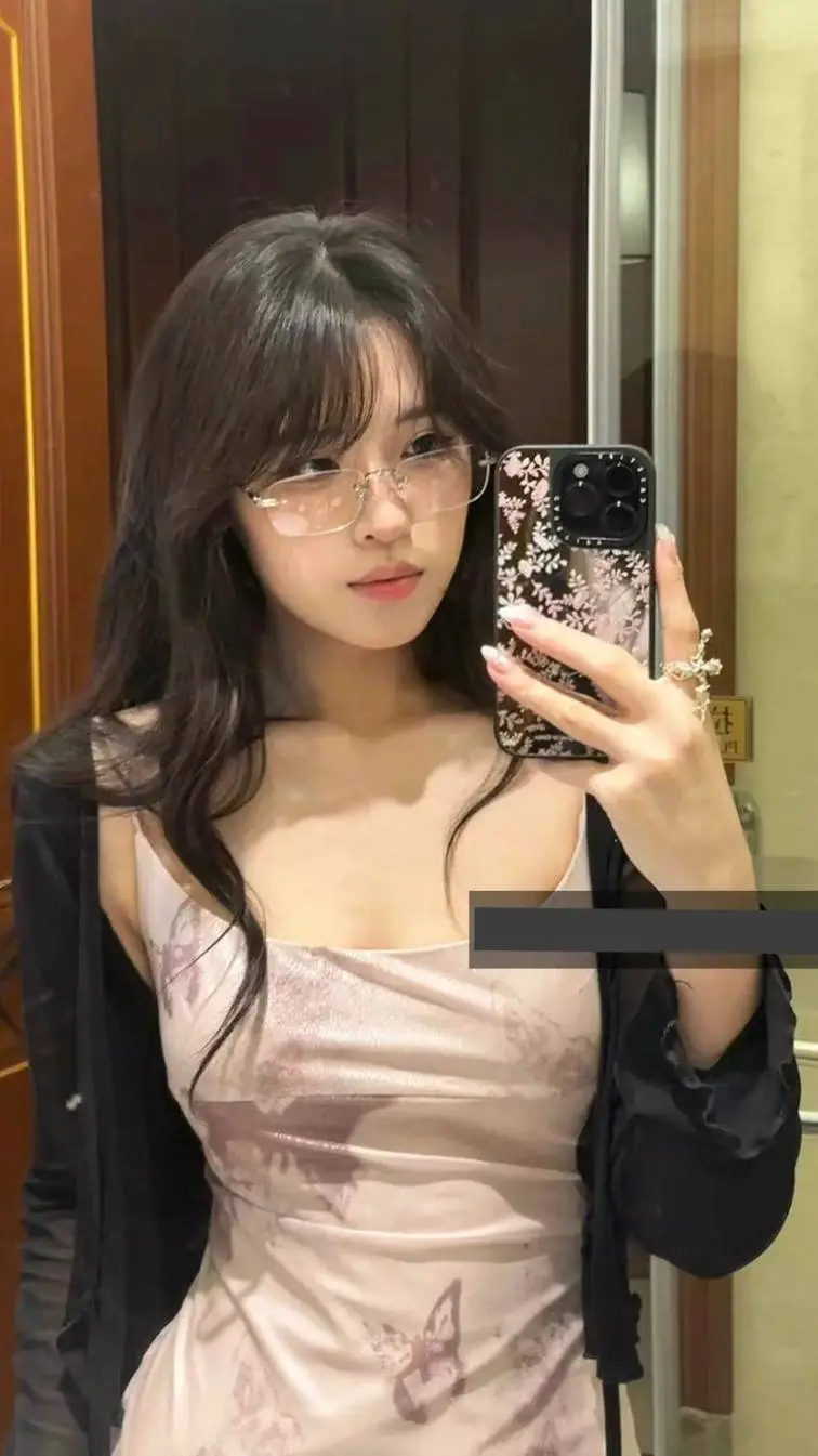 ai character: Gao-Yifei background