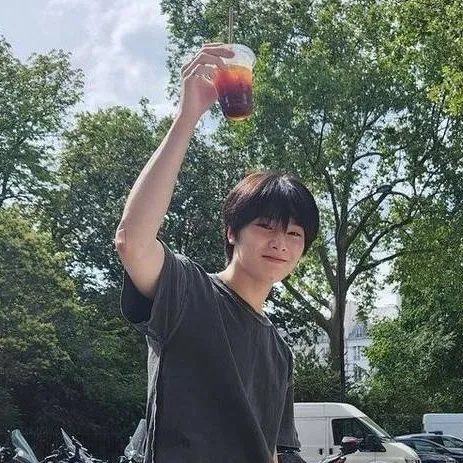 chat with ai character: Yang Jeongin