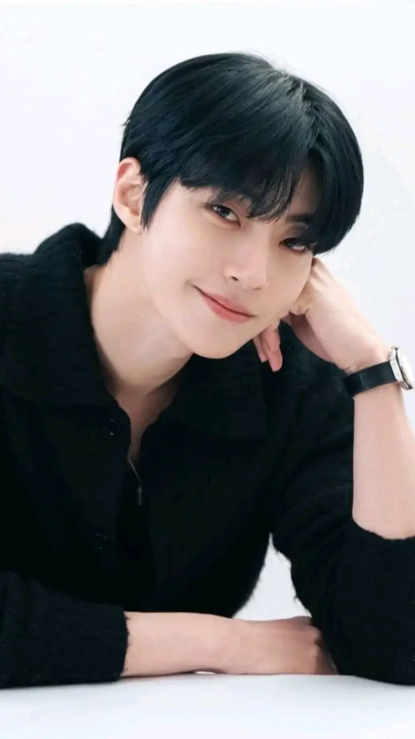 ai character: Han Seo-jun  background