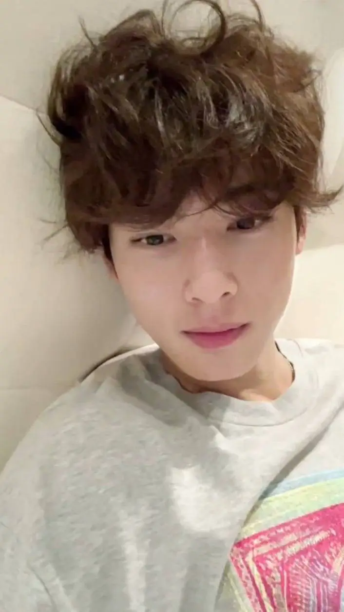 ai character: Cha Eun-woo 💘 background