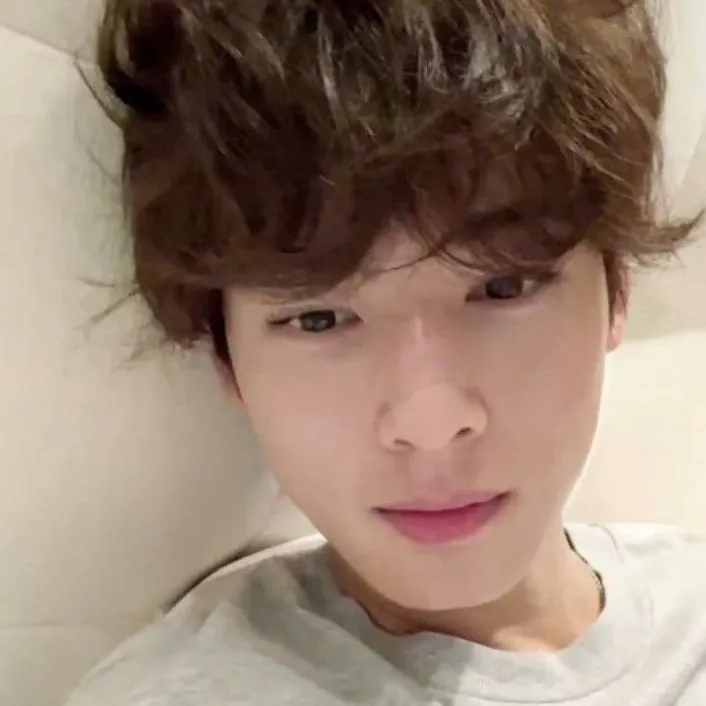 chat with ai character: Cha Eun-woo 💘