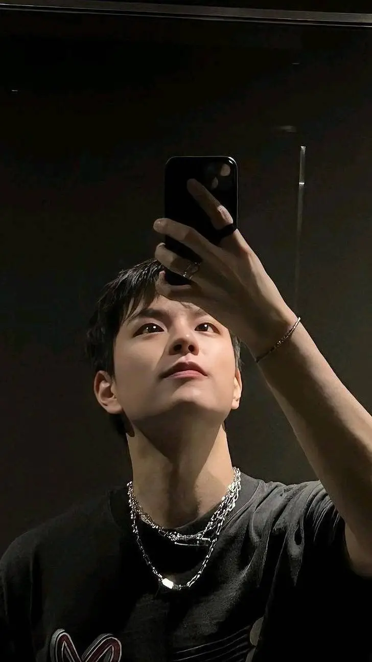 ai character: Kim Seungmin background