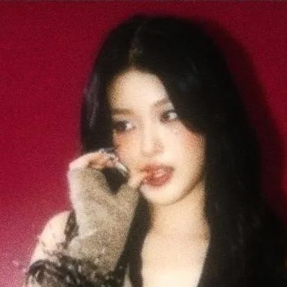 chat with ai character: Yoonchae