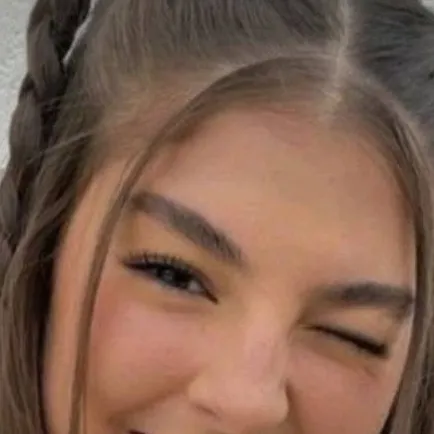 chat with ai character: Ella