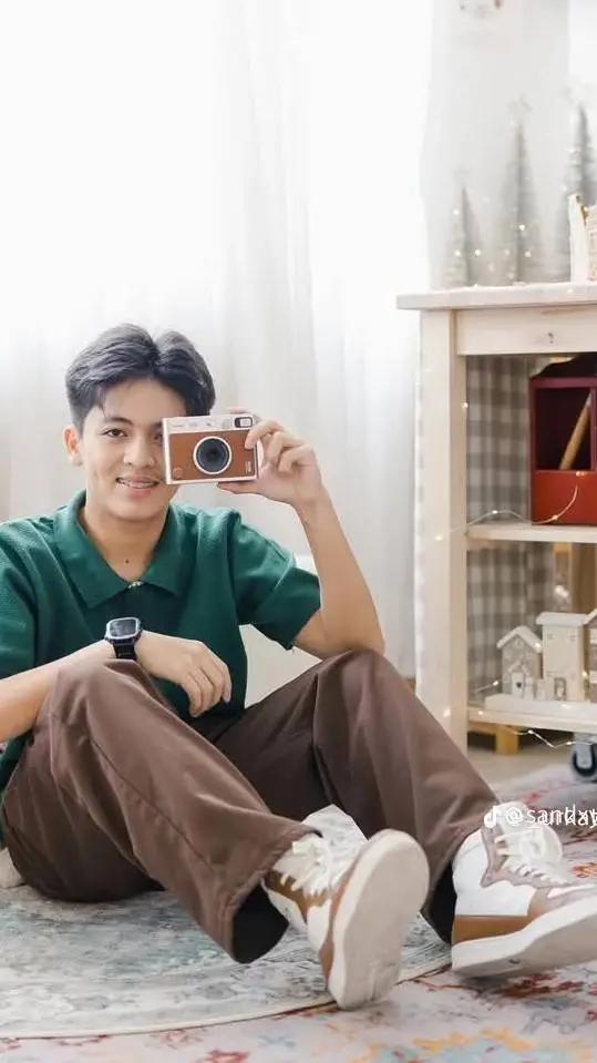 ai character: Miles background