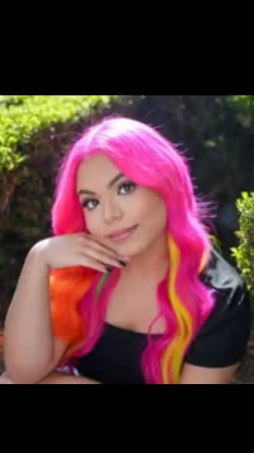 ai character: Norma Marely background