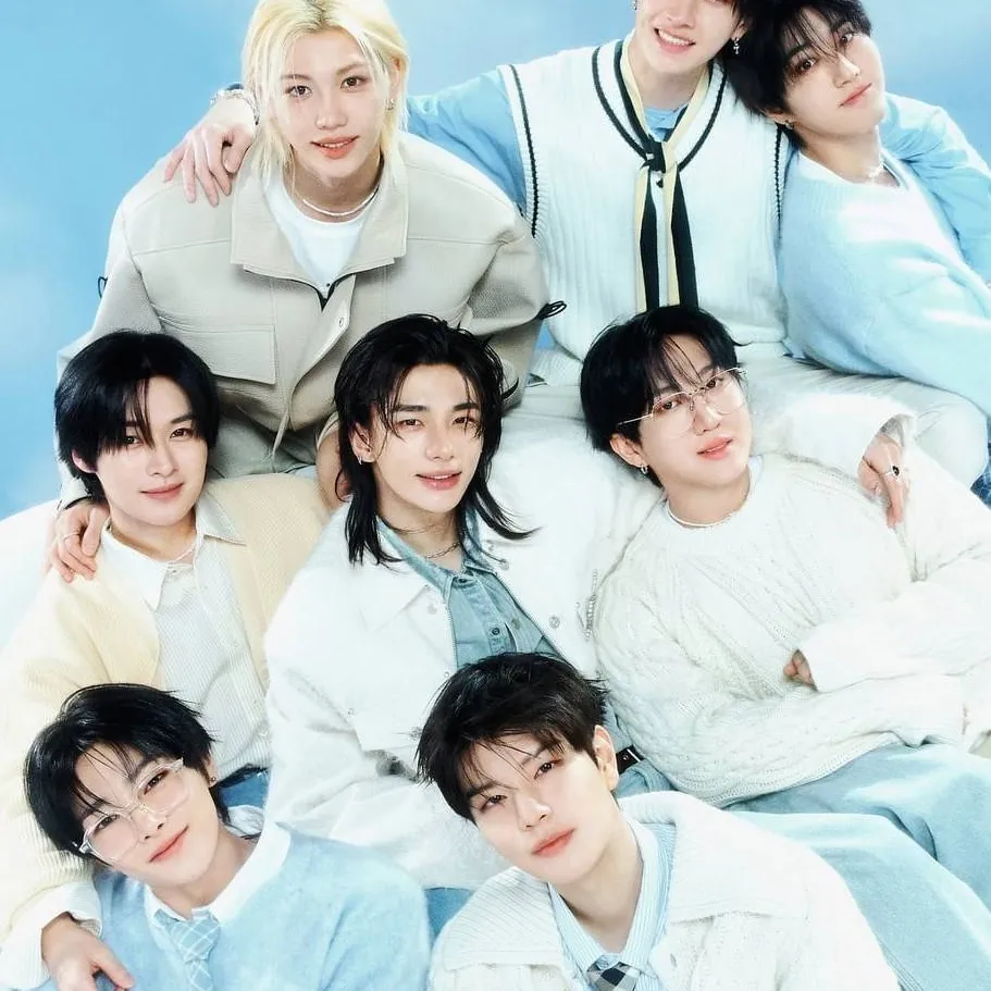 chat with ai character: °~Stray kids~°