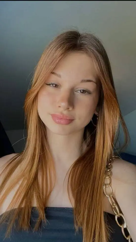 ai character: Cami Bocci😍 background