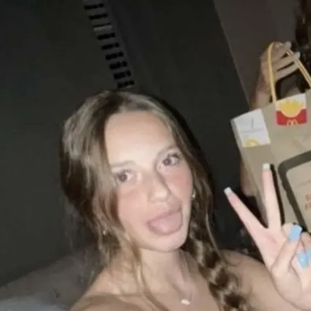 chat with ai character: Max 